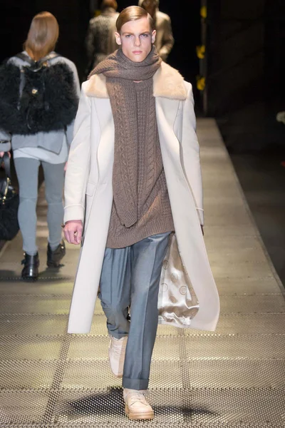 Look 19